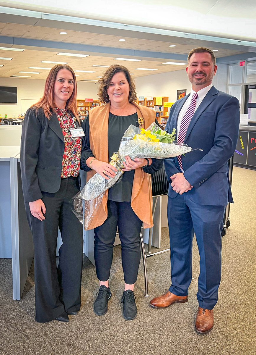 Congratulations to Mrs. Tonya Williams, principal of <a href="/ConcordMiddle/">Concord Middle School</a>, who has been selected as the 2023 Wells Fargo Southwest Principal of the Year! 🌟
Congratulations, Principal Williams! Please join us in the celebration with your comments below! 🙌💬 
#CabCoSchools