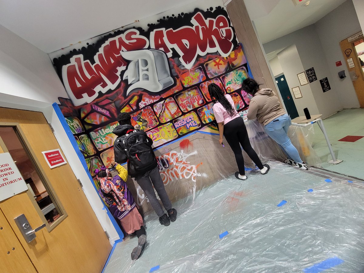 BeckyGrubbs7's tweet photo. This entire process has been so incredible for my students!!! Being able to give them an opportunity to do art outside of the norm has been so rewarding to watch!!!
#trusttheprocess
#artiseverywhere
#middleschoolart
#onceadukealwaysaduke
@DukeCitySD
@CarrieFurnaces https://t.co/xPMFZZ8baX
