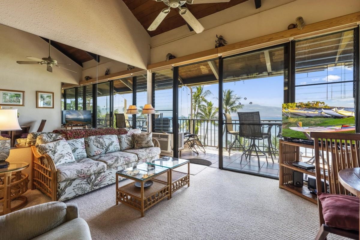 HawaiiLife's tweet photo. Just listed by Pamela Reader, R(B) is 190 HAUOLI Rd #404 on Maui, for $1,199,000.

https://t.co/s4VdywhhRl

Maui does not get much better than this! This oceanfront unit at Maalaea Banyans is 2 bedroom/2 bath with a bonus room, and direct ocean views!

#HawaiiLife #Maui https://t.co/eOSRrR3MEZ