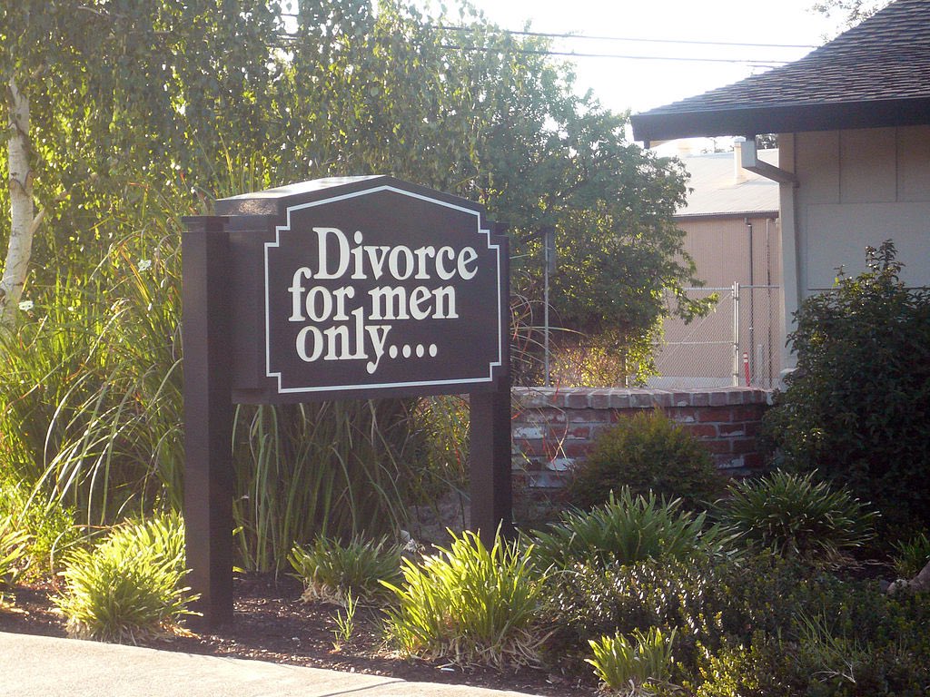 angelicarafter's tweet photo. Okay walnut creek kids who remembers this weird place? What *really* was going on here https://t.co/4uMpGNX2hQ