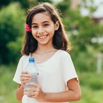 Top10by2025's tweet photo. Healthy default drink policies work. When Disney World changed their kids’ meals to offer healthy default drinks, they found that parents usually chose healthier drinks. #RethinkYourDrinkIndy
https://t.co/zxsbuh79Zi https://t.co/q4dItnkMcT