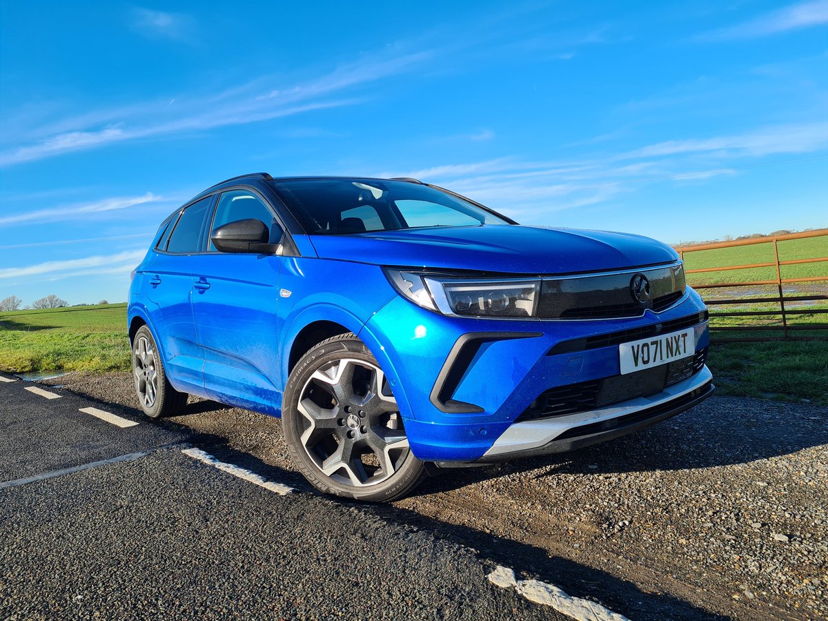 MttRbnsn's tweet photo. Should also say that this @VauxhallPR #Grandland 1.2 #Turbo manual #Ultimate arrived on test today. It's £32,270 as tested, the only option being £700 tri-coat Cobalt Blue premium metallic paint.
It might've lost its #X, but it has gained a #Vizor grille as recompense. https://t.co/xWpO4WLvQx