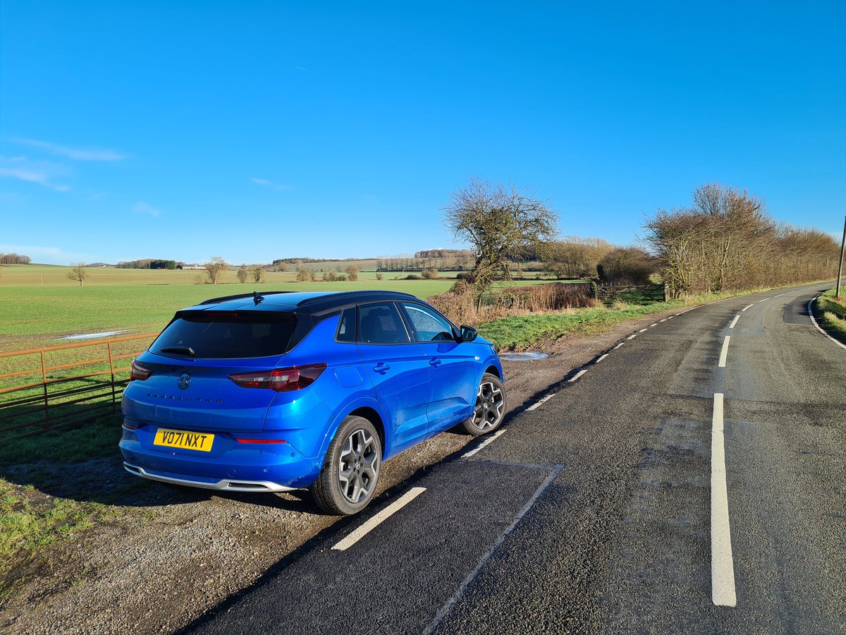 MttRbnsn's tweet photo. Should also say that this @VauxhallPR #Grandland 1.2 #Turbo manual #Ultimate arrived on test today. It's £32,270 as tested, the only option being £700 tri-coat Cobalt Blue premium metallic paint.
It might've lost its #X, but it has gained a #Vizor grille as recompense. https://t.co/xWpO4WLvQx