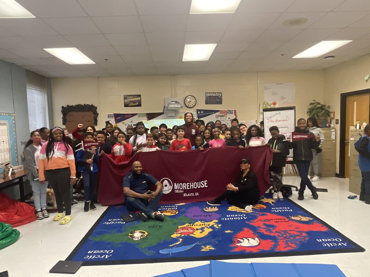 DrSmileyIsLit's tweet photo. Ms. Mingo, our amazing counselor creates real world opportunities for our scholars with #WorkWednesdays “Career Day” is ongoing throughout the year @BernardJacory came back to @Parklane_Eagles to motivate our scholars to further their education @asanders_PES @DrTamaraCandis https://t.co/SvvLPXHIDM