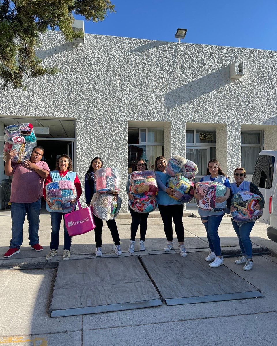 tejetonleongto's tweet photo. Una vez más pintamos de colores las sonrisas de muchas familias gracias a todos sus cuadritos donados, les compartimos la entrega de cobijas del @tejetonleongto en el Hospital Materno Infantil @patronato.hmi 

#TuCuadritoAbriga https://t.co/qSZ1NXSatw