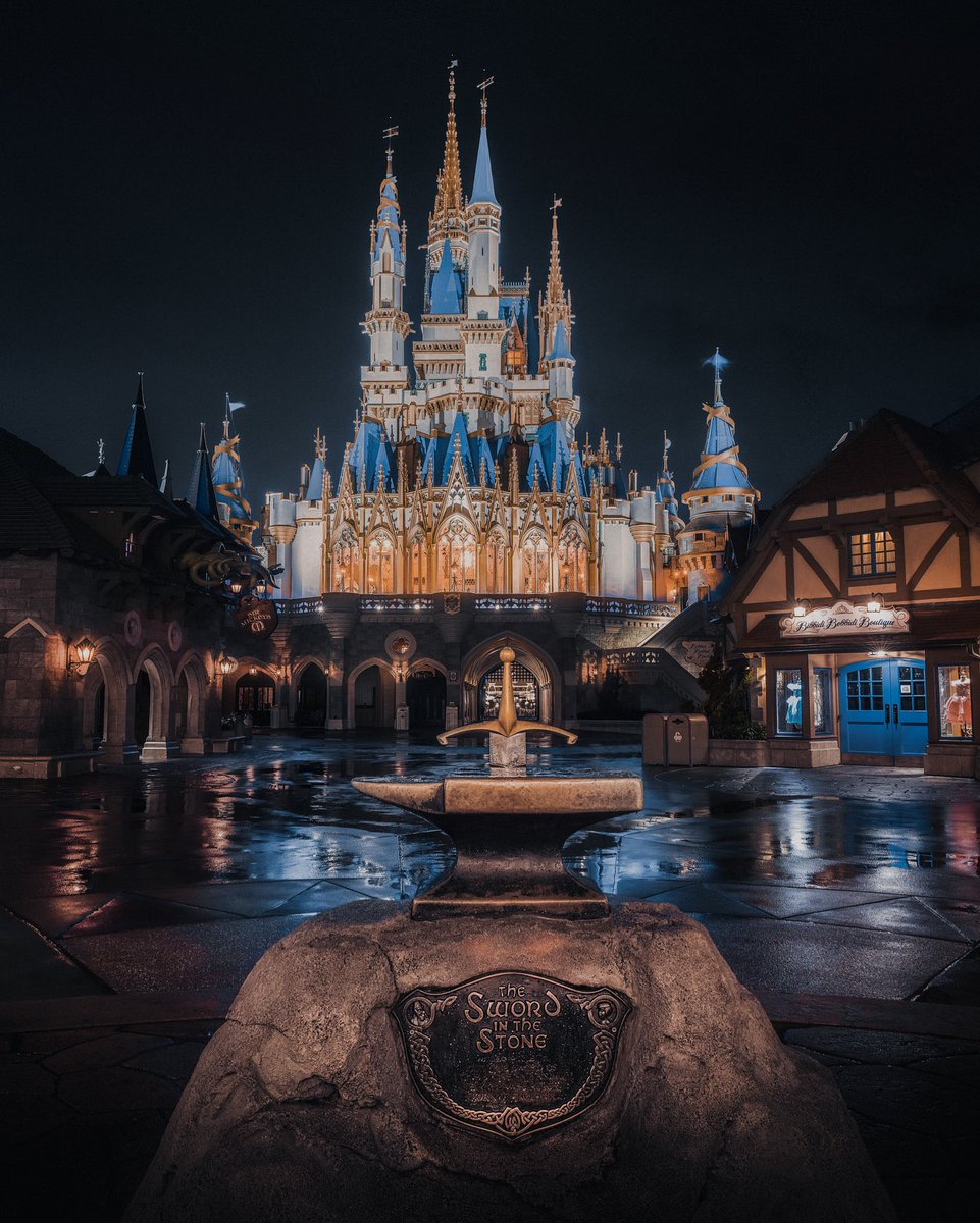 somewareatdiz's tweet photo. Disney nights in the rain https://t.co/JrbmTxGWDm