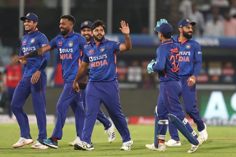 भारत और न्यूजीलैंड के बीच तीन मैचों की वनडे सीरीज के पहले रोमांचक मैच में टीम इंडिया को शानदार "जीत" की बधाई।
#INDvsNZL