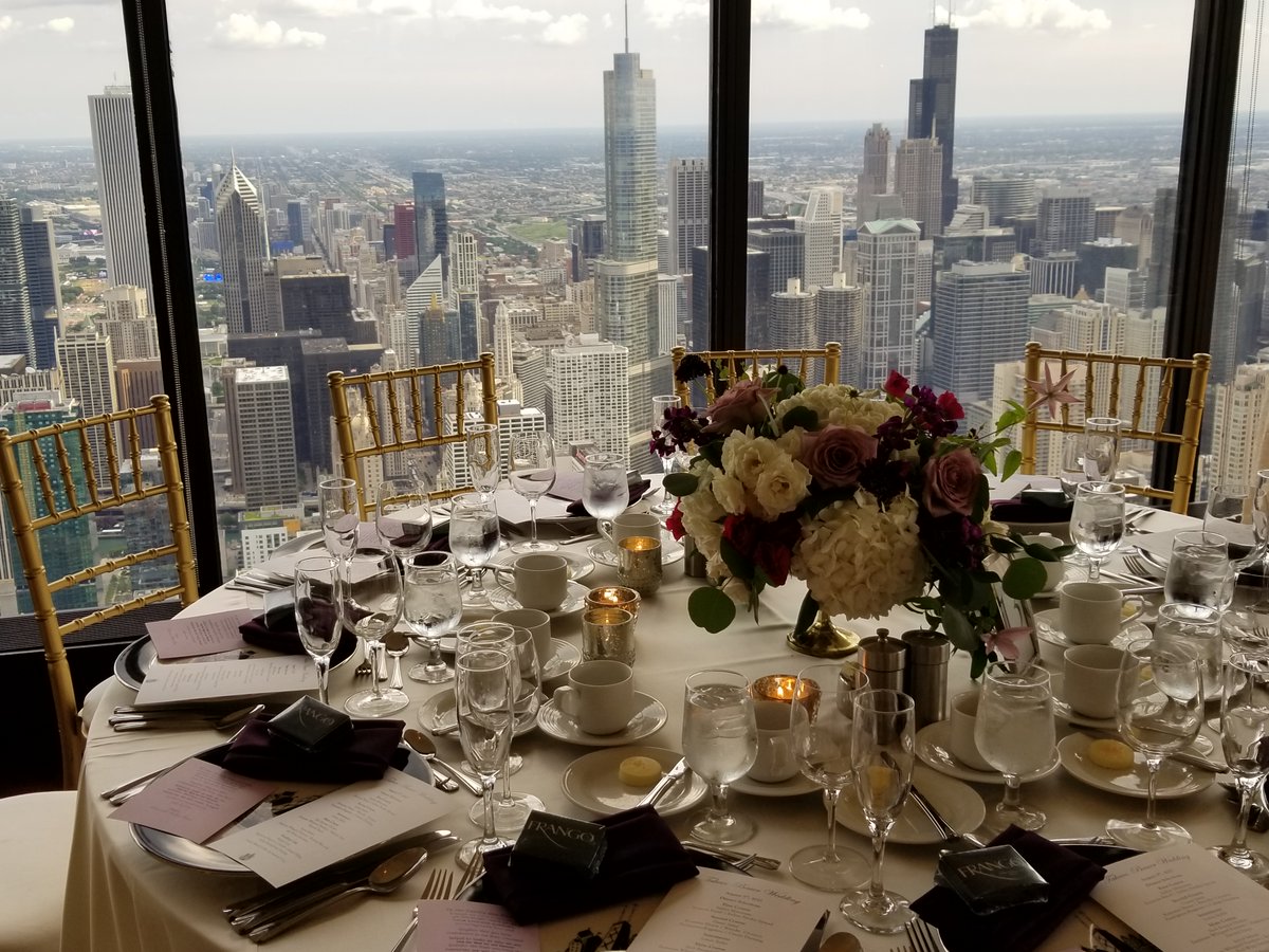 It’s a new year and the perfect time to book your private event with breathtaking views. Our world-class service and exceptional decor await you. Secure your date today.

signatureroom.com/room/private-e…

#SignatureLounge #SignatureRoom #CelebrationEnvy #2023Weddings #CityViews