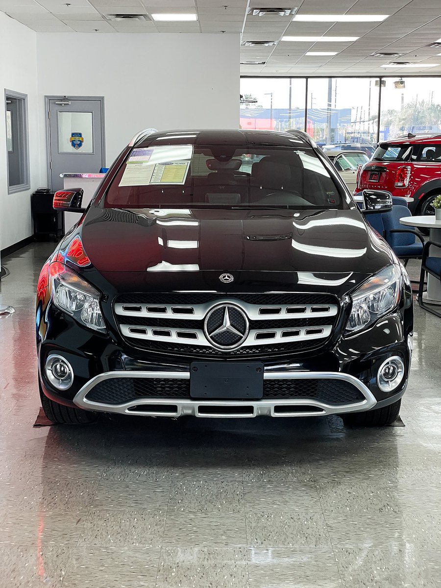 DriversMart's tweet image. The smallest Mercedes-Benz SUV goes big on innovation while adhering to its deep family values. Your luxurious test drive in this GLA 250 awaits. 😏