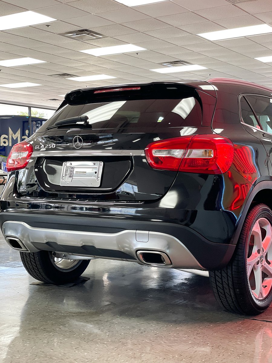 DriversMart's tweet image. The smallest Mercedes-Benz SUV goes big on innovation while adhering to its deep family values. Your luxurious test drive in this GLA 250 awaits. 😏