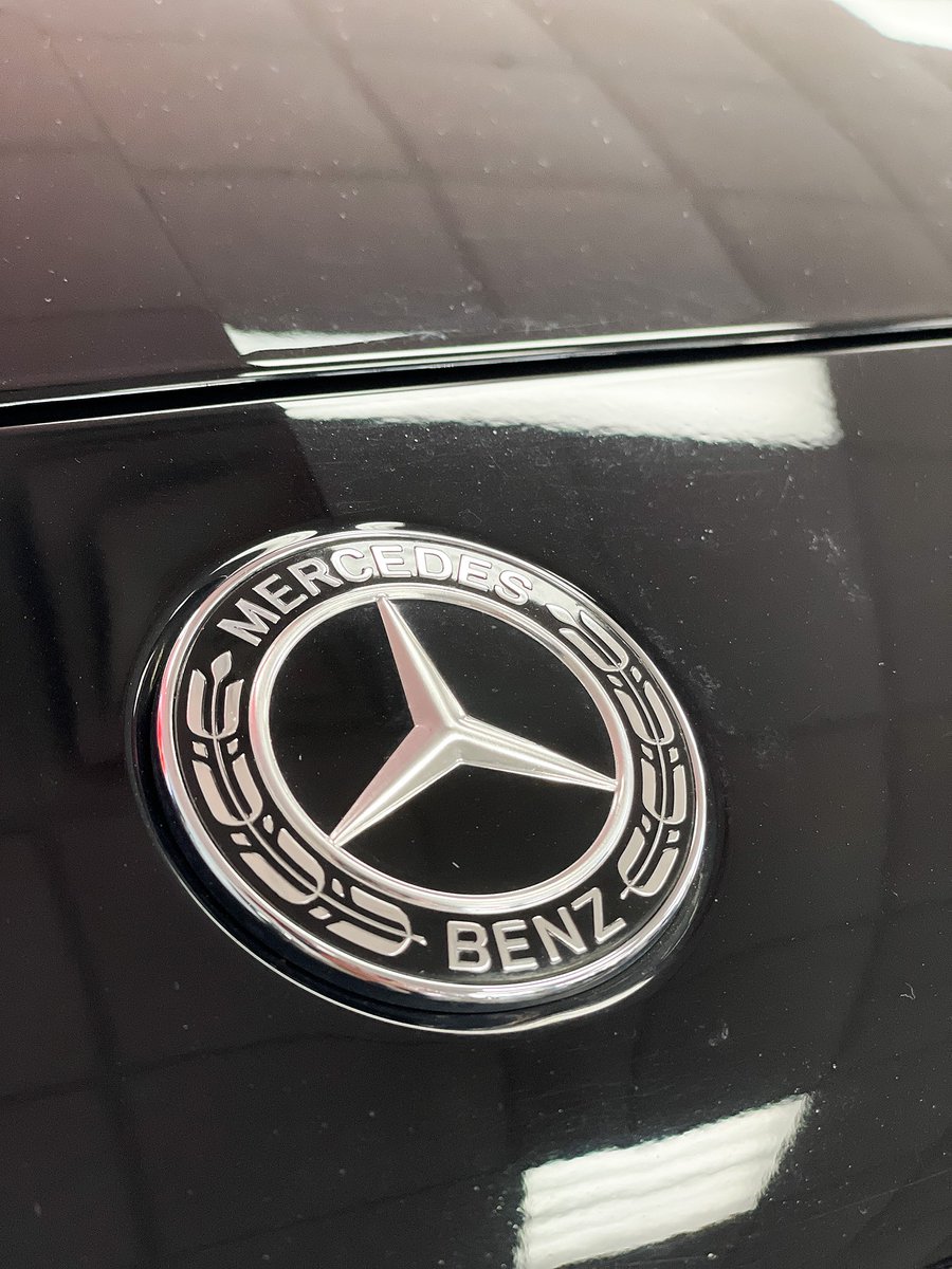 DriversMart's tweet image. The smallest Mercedes-Benz SUV goes big on innovation while adhering to its deep family values. Your luxurious test drive in this GLA 250 awaits. 😏