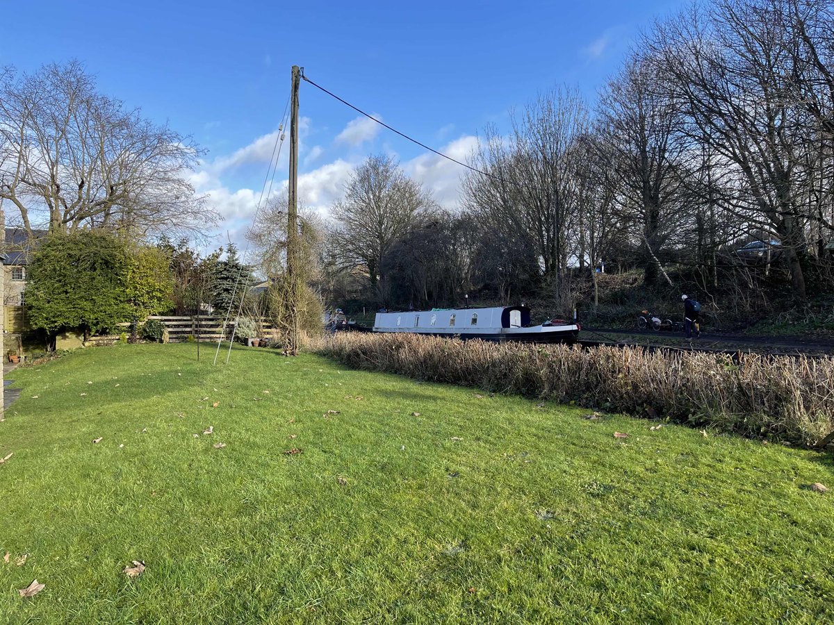 ⭐️ NEW in Bradford on Avon with level walking to the town centre⭐️ 

🏡 Maisonette
📍 Bradford on Avon
🛏 1 bed
🌸 Communal garden overlooking canal
🚙 2 private parking spaces
💰 £215’000

Link for more info…
cobbfarr.com/property/?pid=…

#forsale  #estateagent #bradfordonavon