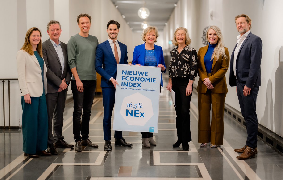 Vandaag overhandigen we de #NEx, het onderzoek over de duurzaamheid van de NLse economie, aan @Ministerezk &amp; <a href="/MinisterKenE/">Minister KGG</a>. Met 4 duurzame ondernemers uit ons netwerk spraken we over duurzaam ondernemen de standaard maken. Zij laten zien dat het kan! nex.mvonederland.nl