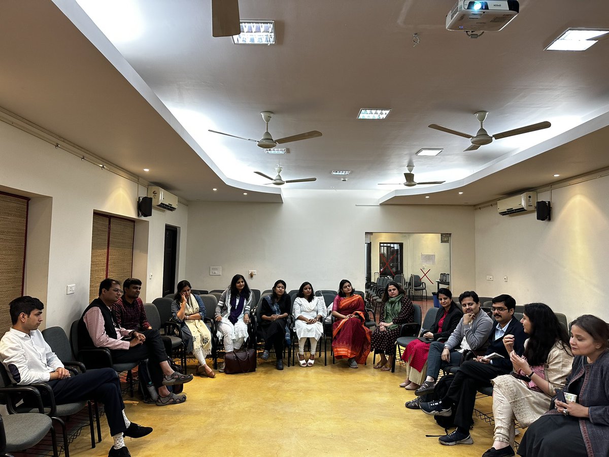 Inaugural cohort_India Scholars Program_ISI, Christ Univ, Ahmedabad Univ, Manipal Univ, IIT Kanpur, Indraprastha etc.w/ Abhijit Banerjee. Discussed res agenda, prt’ship w/@JPAL_SA. Delighted that Dr Nirmala Banerjee gave a historical perspective on women’s work & issues for res.