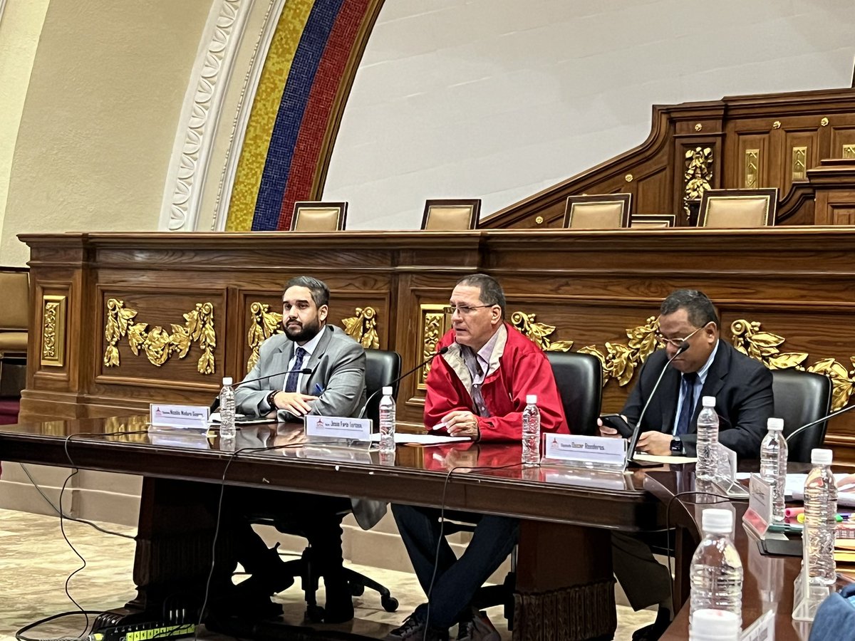 En este momento reunido en la comisión permanente de economía, finanzas y desarrollo nacional de la gloriosa asamblea nacional!
