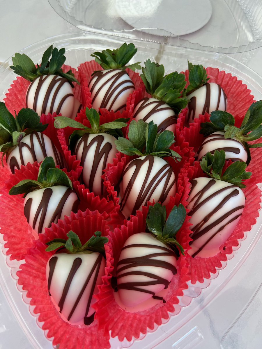 TheBerryFarms's tweet photo. Theyโre back! ๐ซ๐๐
$25 per dozen
Orders start 2/8/23 @ 9am.
Last day to order: 2/13/23
Pickup after 1pm.
Milk Chocolate
White Chocolate
Half and half orders available.
Text (786) 878-7900 to place your order between 9am-5pm.
#chocolatecoveredstrawberries #TheBerryFarm https://t.co/XdzGKfC65A