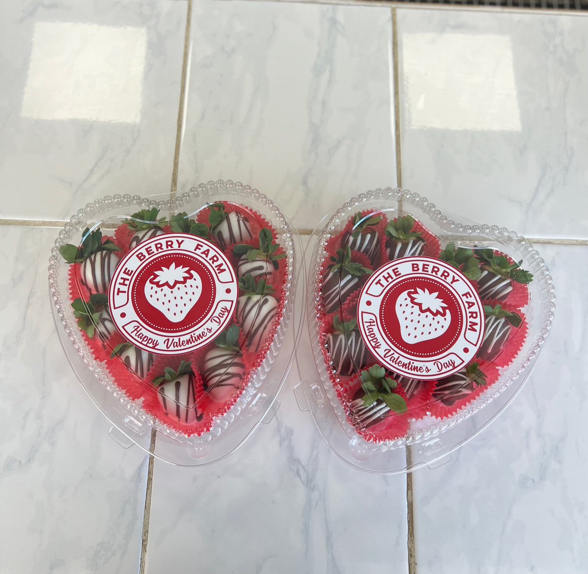 TheBerryFarms's tweet photo. Theyโre back! ๐ซ๐๐
$25 per dozen
Orders start 2/8/23 @ 9am.
Last day to order: 2/13/23
Pickup after 1pm.
Milk Chocolate
White Chocolate
Half and half orders available.
Text (786) 878-7900 to place your order between 9am-5pm.
#chocolatecoveredstrawberries #TheBerryFarm https://t.co/XdzGKfC65A
