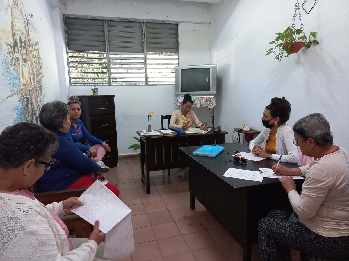 Asesora de la Enseñanza Especial de conjunto con la ESBU Bartolomé Masó y la familia trabajan para garantizar la continuidad de estudios.
<a href="/CubaMined/">MINED</a> <a href="/elsa_ena/">Ena Elsa Velázquez Cobiella</a> <a href="/Yamilet50088609/">Yamilet Herrera</a> <a href="/dpevillaclara/">DGEP Villa Clara</a> <a href="/VcSecundaria/">Dpto Secundaria Villa Clara</a> <a href="/coralia_saez/">Coralia Ruiz Sàez</a> <a href="/MenendezRiveros/">Carlos Rivero Menéndez</a> <a href="/AlemanYandry/">Yandry Alemán Viera</a> @dmecorralillo <a href="/YosvanyMarrero/">Yosvany Alvarez Marrero</a>