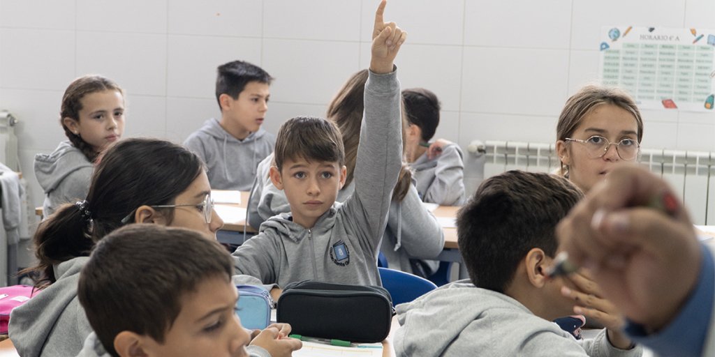 innovamat_es's tweet photo. ¡Maestros, docentes y profesores! Hemos inaugurado una nueva sección: "Observaciones y análisis de aula".
➡️Visitaremos escuelas, observaremos a los maestros y os traeremos un análisis sobre contenidos, procesos y habilidades socioemocionales en la enseñanza de las #matemáticas. https://t.co/9GOc7LzcM1