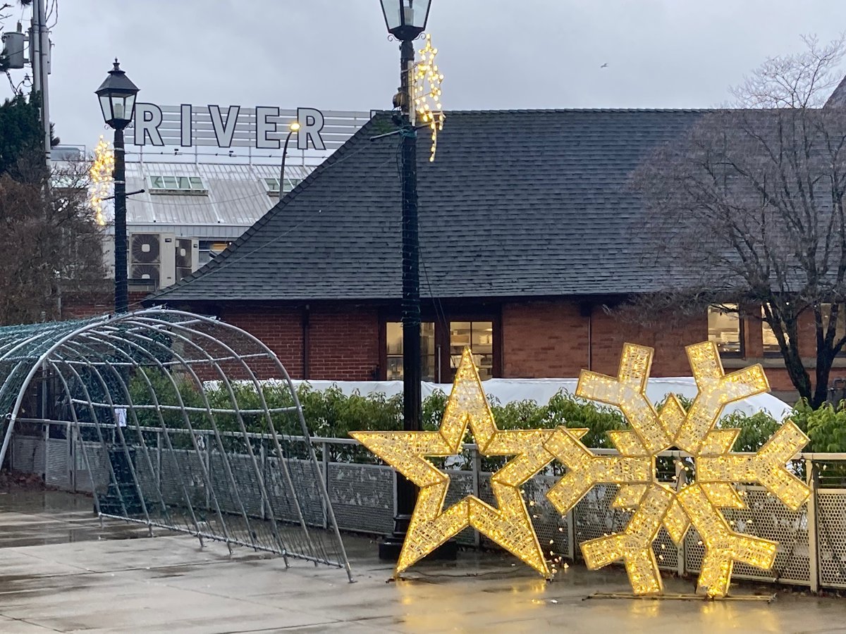 Thanks <a href="/DowntownNewWest/">Downtown New West</a>  for bringing light to the greyest days of the year!