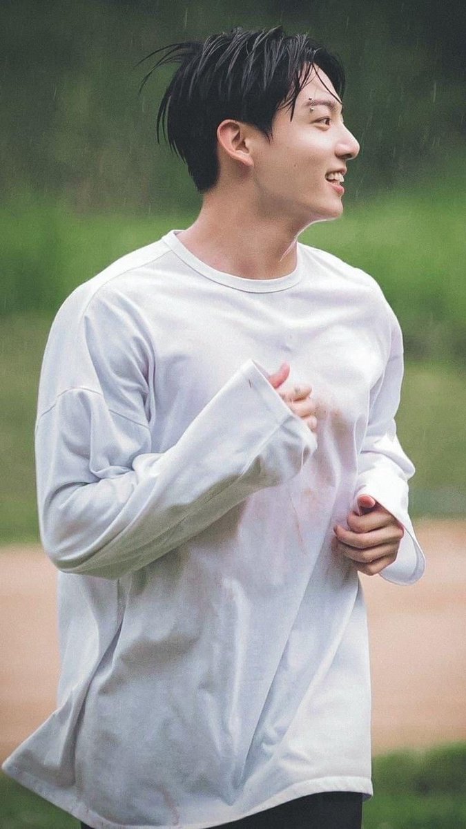 bluebde's tweet photo. #kookminau •Nuestro hogar•

Culpable de un crimen que no cometió, 🐥 es desterrado de su manada. Teniendo hasta el amanecer toma todo lo que puede y junto a su cachorro se va al bosque. Tiempo después encuentran una cabaña, creyéndola abandonada la adoptan como su nuevo hogar+ https://t.co/6a978ROq06