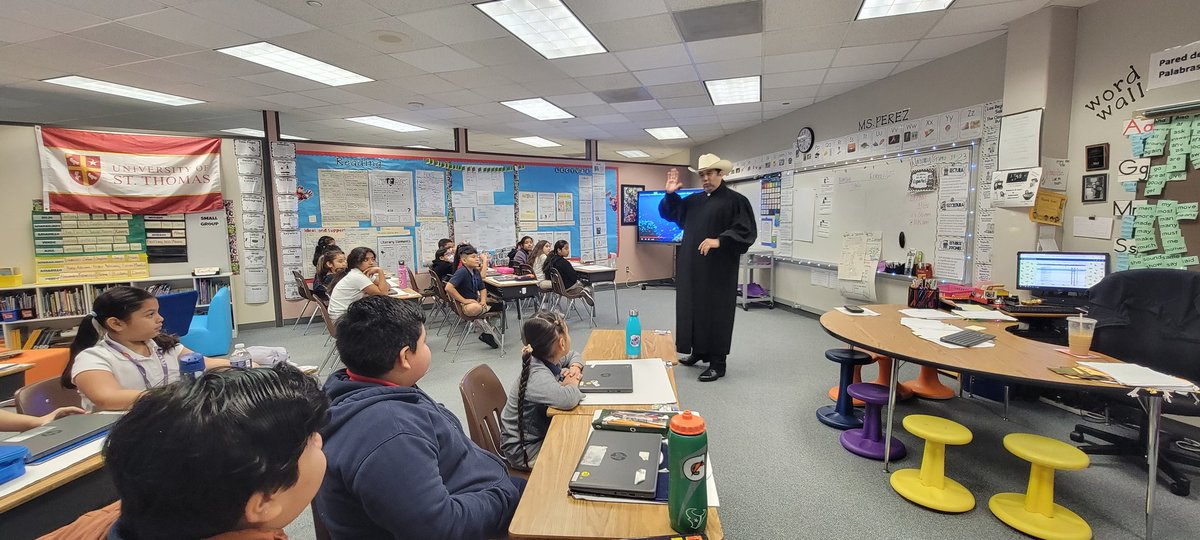 Thank you to all our guest that came to our @boonelementary career day! @AliefISD #bearspowerup @marlomolinaro #aliefproud