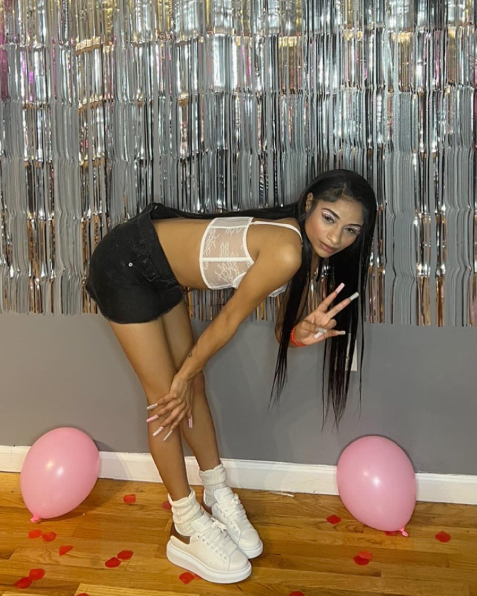 Snohs_Spam's tweet photo. 2️⃣1️⃣🧚🏽♀️, Can You Do Somethin' For Me? Drop Some Bars To My Pwussy Ex For Me…. #Finally21 #birthdaygirl #explorepage #PrettyGirl #SoCute #Follow #capicorn♑️ #21savage #21stbirthday #ohsosnoh🥳 #SoCuteeeeee #alexendermcqueen https://t.co/Q1hjaimft1