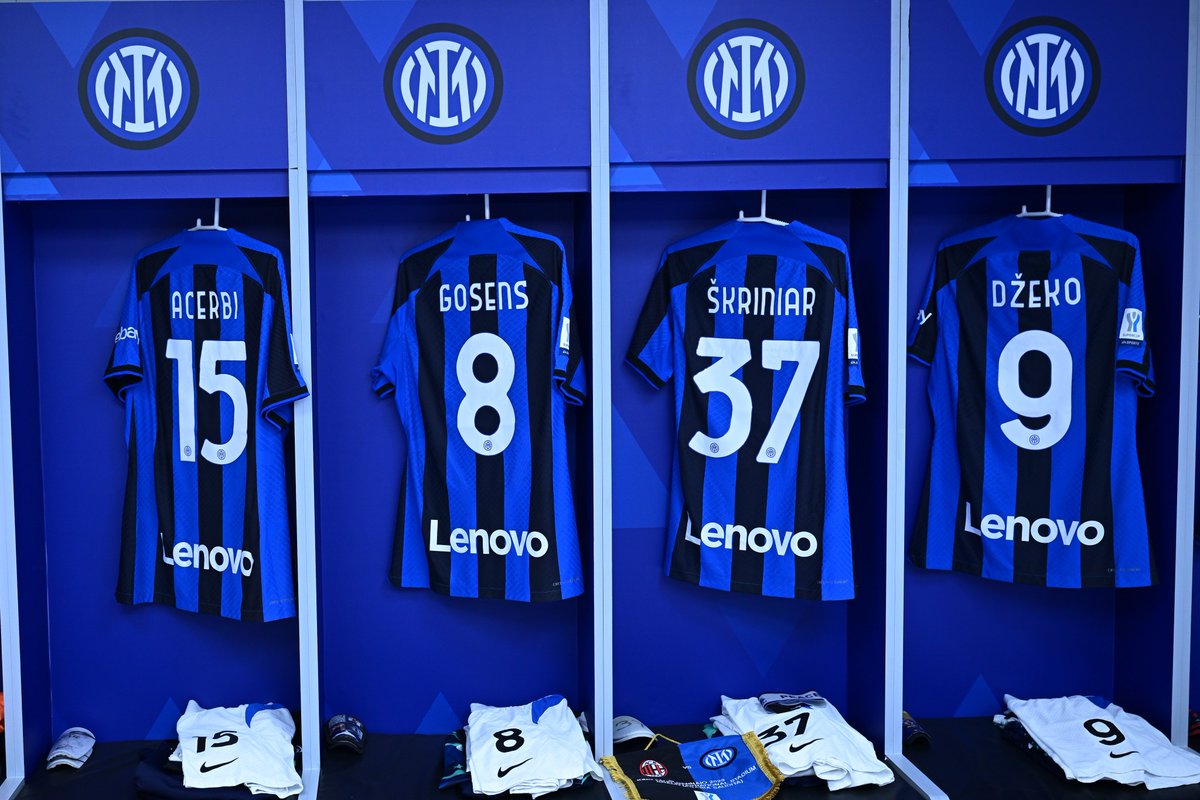 Inter_en's tweet photo. 😘 🖤💙

#MilanInter #SupercoppaItaliana #ForzaInter https://t.co/KnWqQ7qf8k