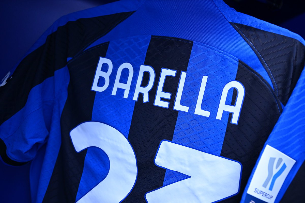 Inter_en's tweet photo. 😘 🖤💙

#MilanInter #SupercoppaItaliana #ForzaInter https://t.co/KnWqQ7qf8k