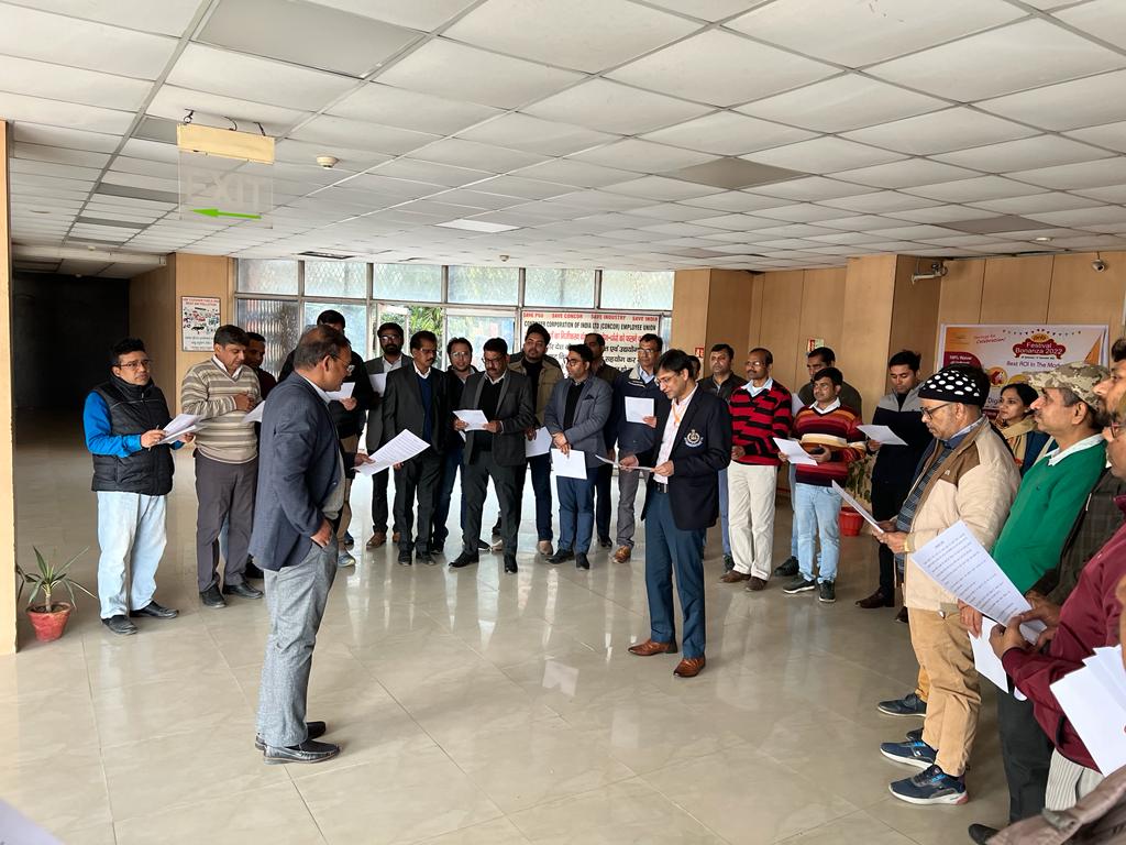 Swachhata pledge was administered in the office of ICD TKD Export commissionerate as a part of Swachhta Pakhwada being observed from 16th January 2023 to 31st January 2023.
#SwachhBharat