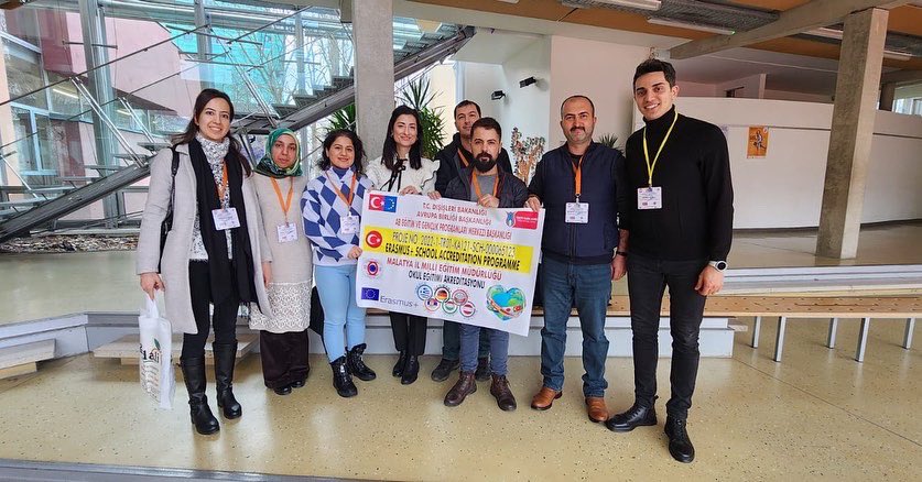 MalatyaMem's tweet photo. Malatya İl Milli Eğitim Müdürlüğü tarafından yürütülen Erasmus+ Okul Eğitimi Akreditasyon Programı kapsamında farklı kademelerden 14 öğretmenimiz İklim ve kapsayıcılık konularında… https://t.co/7db2aDJoJ7