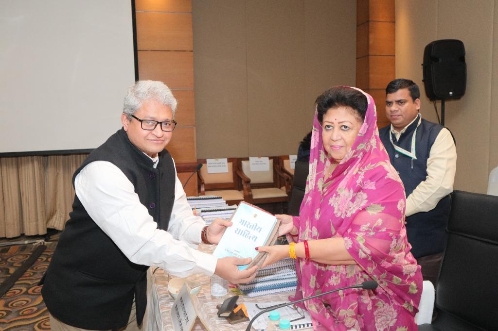 MalaRajyaShah's tweet image. संसदीय राजभाषा समिति ने आज मुंबई में स्थित केंद्र सरकार के  कायालयों में संघ के राजकीय प्रयोजनों के लिए हिंदी के प्रयोग में की गई प्रगति की समीक्षा की।

#Secondsubcommittee
#AzadiKaAmritMahotsav 
@narendramodi @BJP4India