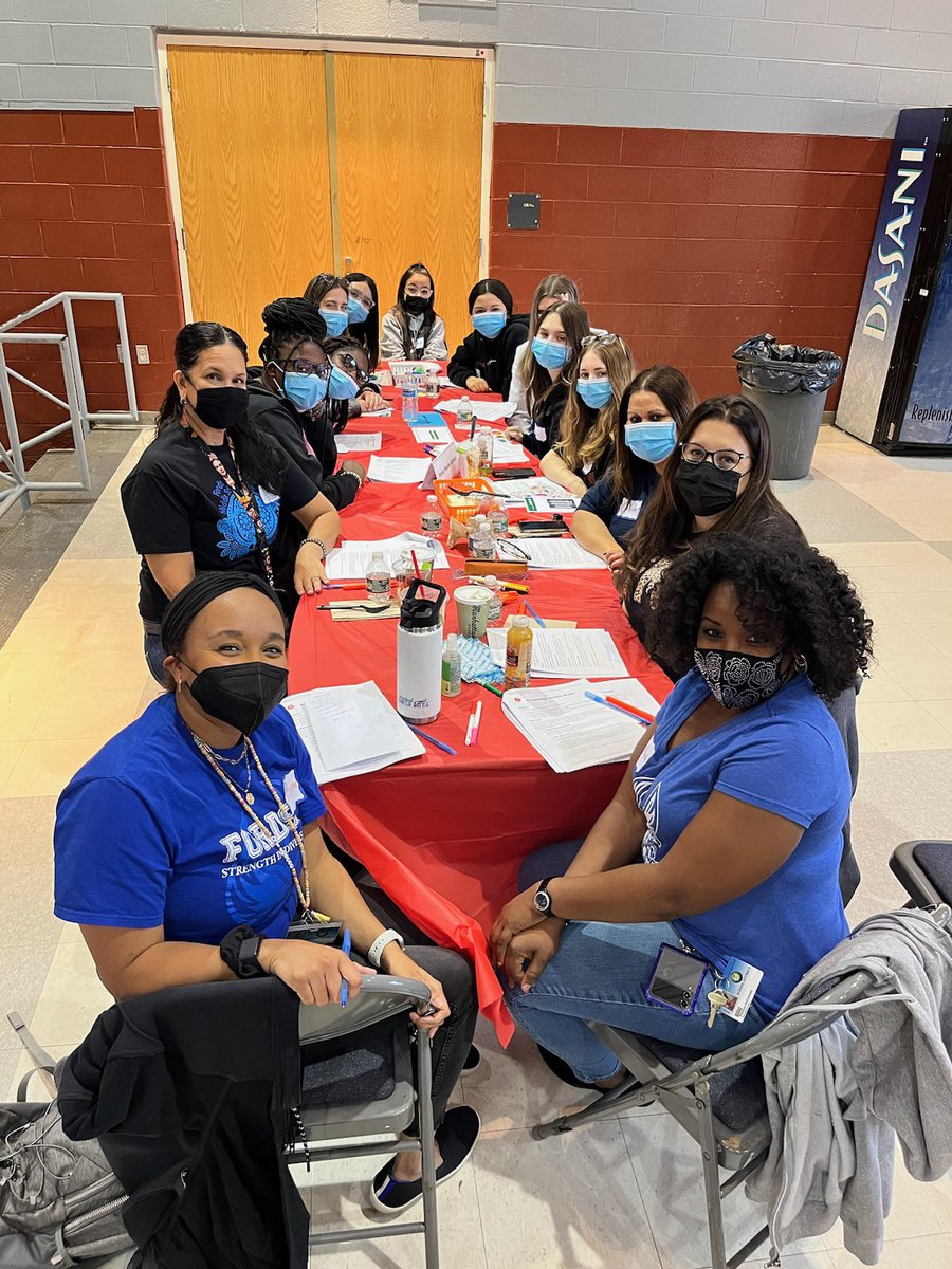 CharliMolnar's tweet photo. Middlesex County Day of Dialogue. FMS Student Diversity Council is getting to have Courageous Conversation, learning more about ourselves, and how important DEIB is for our community @FordsMiddleWTSD @Ms_JMurphy #CourageousConversations #InclusionMatters https://t.co/fxzBbuoWJf