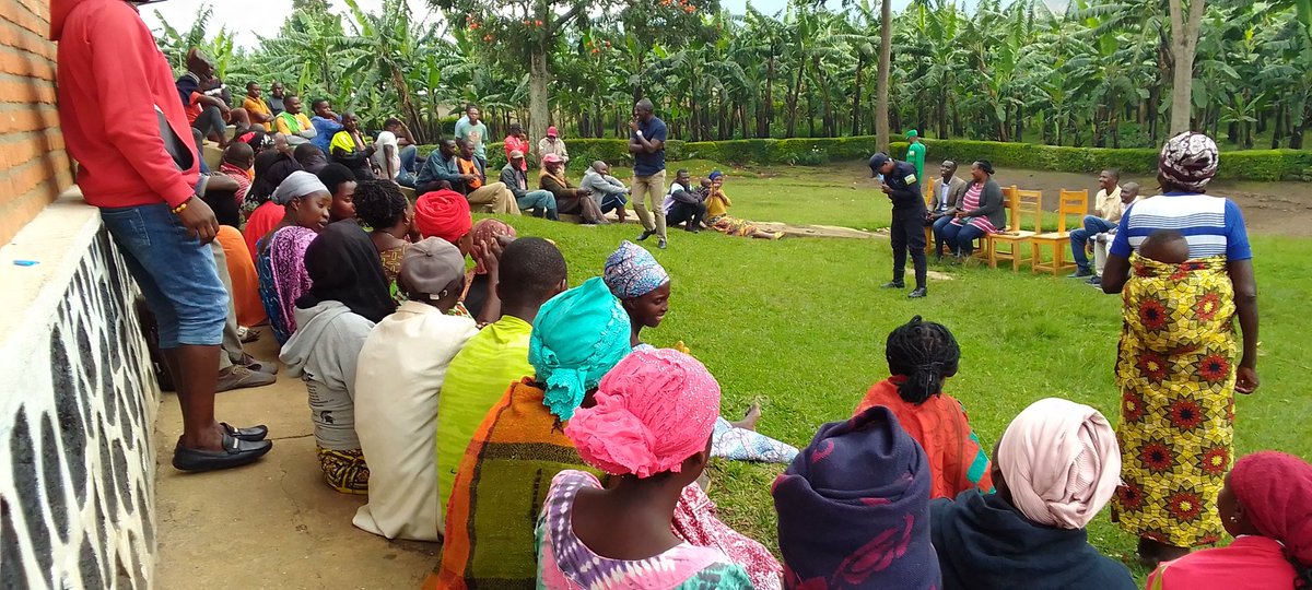 gikombecell2022's tweet photo. Kugicamunsi cyo kuri Uyu wa gatatu, umunyamabanga Nshingwabikorwa wa @RubavuSector @harblaise yahaye ikiganiro abaturage bumudugudu wa #bambiro cyibanze kumutekano, Mutuwele 23-2024,Kurwanya akajagari mumyubakire nibindi. @kambogo1 @RubavuDistrict @RwandaWest https://t.co/W4xmCsZbzZ