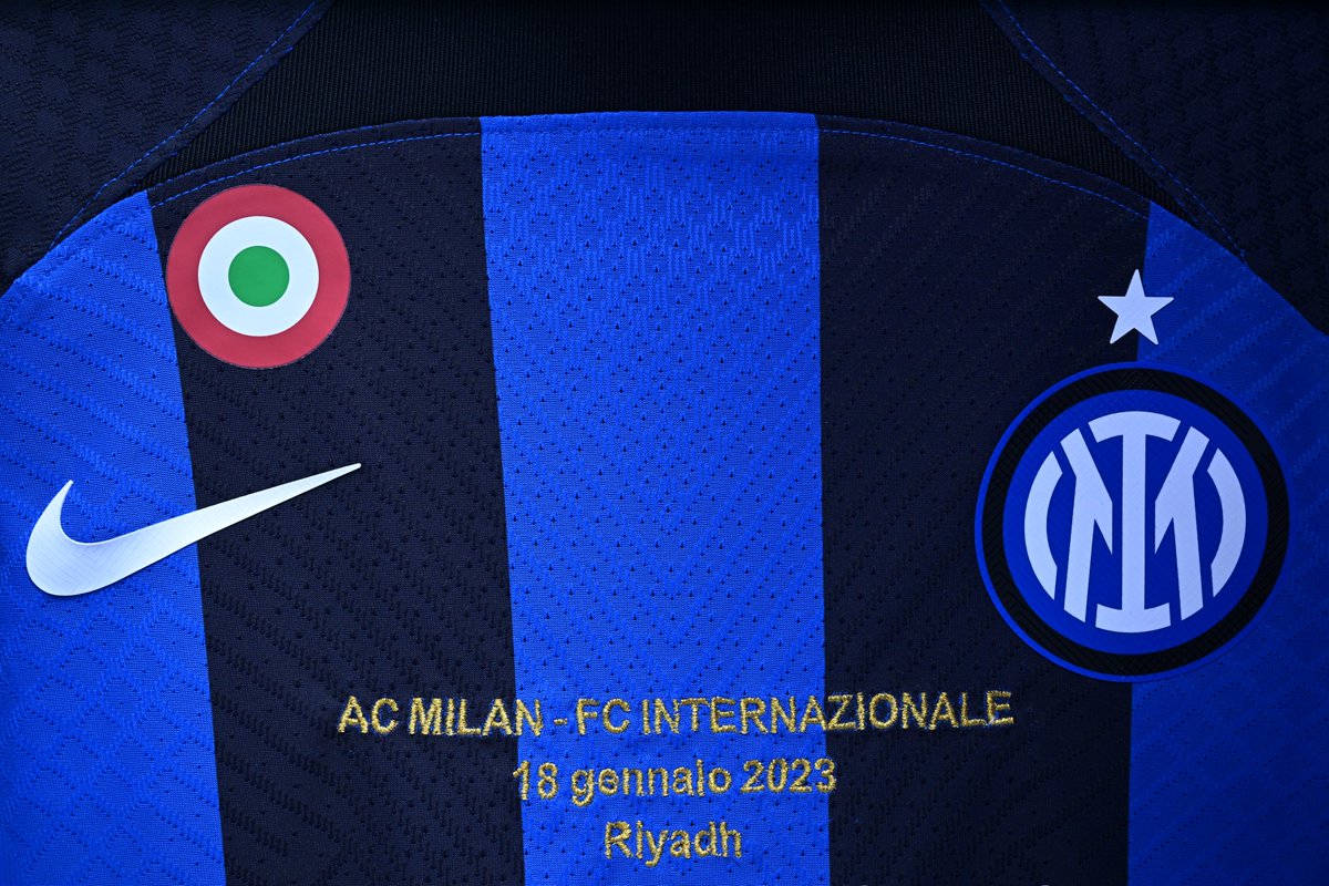 Inter_en's tweet photo. 😘 🖤💙

#MilanInter #SupercoppaItaliana #ForzaInter https://t.co/KnWqQ7qf8k