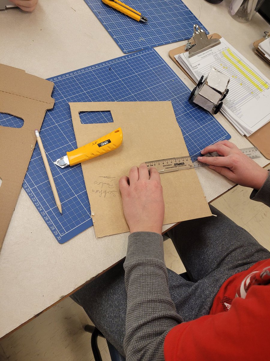 JRedmondtech's tweet photo. @RLJH_HRSB 705 coding, inquiry based learning while they build and code their interactive city. @brilliant_labs @TILTHRCE https://t.co/x8Sph9CkiG