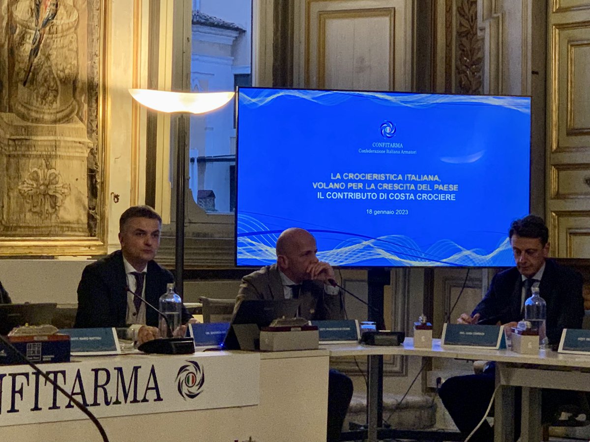 edorixi's tweet photo. 🇮🇹 Collaborazione pubblico-privato e pianificazione strategica per opportunità di investimenti e valore condiviso, coinvolgere il comparto marittimo e snellire le procedure relative a opere e servizi pubblici. Temi al centro dell’incontro in #Confitarma. 

 @mims_gov #17gennaio https://t.co/G5nNbodeTq