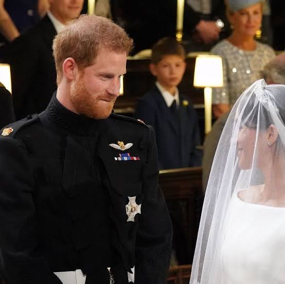 ArchewellBaby's tweet photo. Prince Harry wanting to keep his beard for his wedding because Meghan had never seen him without it >>>>>>

#Spare https://t.co/4w2pKPNqhW