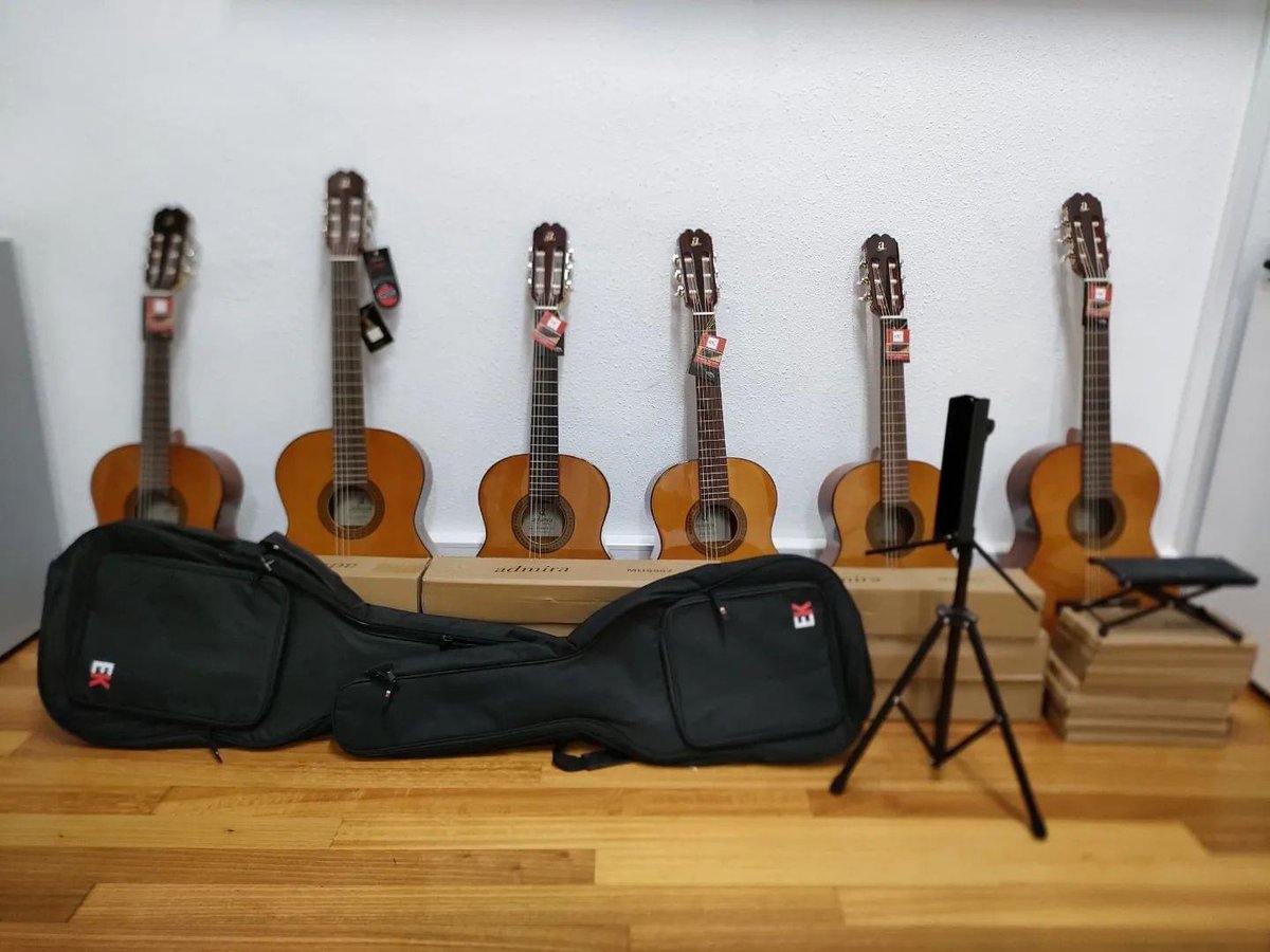 Entrega de las guitarras