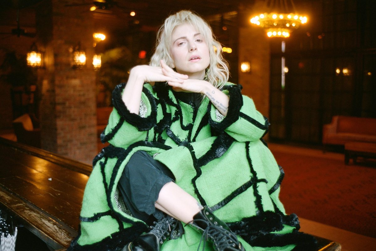 ParamoreMX's tweet photo. Hayley para el New York Times, por Tim Barber. https://t.co/wUWmUf1r4y