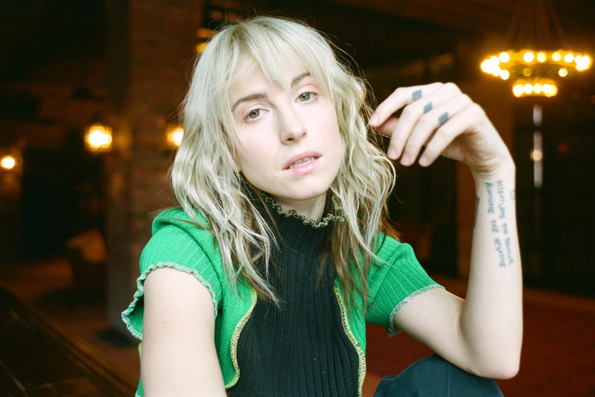 ParamoreMX's tweet photo. Hayley para el New York Times, por Tim Barber. https://t.co/wUWmUf1r4y