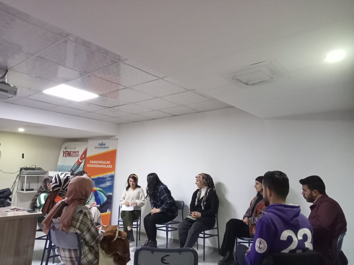 HakkariKYGM's tweet photo. Yurt öğrencilerimize yönelik yurt psikoloğumuz ve eğitmenimiz tarafından"Sınav Kaygısıyla Başa Çıkma Teknikleri ve Rahatlama Egzersizleri"konulu grup çalışmamız ilk grubla gerçekleştirildi.
📍 Hakkari Yurt Müdürlüğü
📍Afife Yurt Müdürlüğü
@gencliksporbak @kasapoglu @idrisakbiyik https://t.co/MyDy9YPKQ2