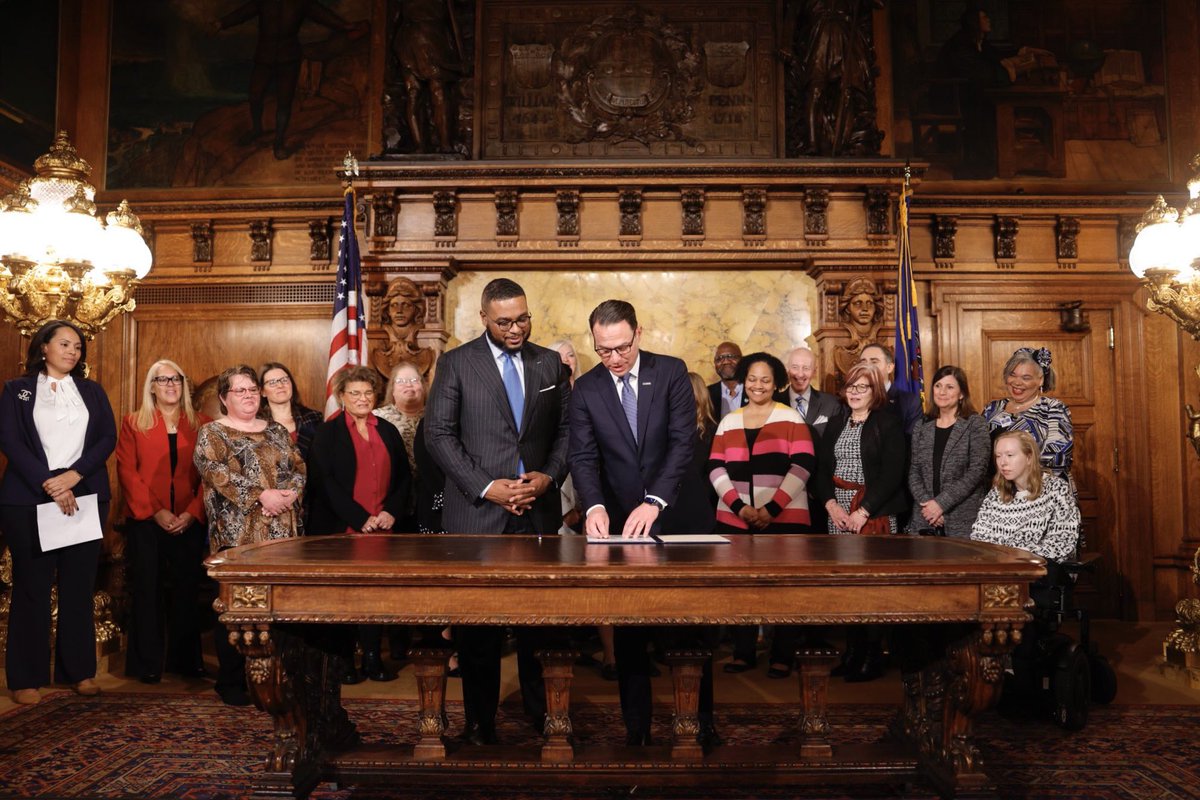 GovernorShapiro's tweet photo. On my first full day in office, I just announced that effective immediately, 92% of state government jobs – about 65,000 positions – do not require a four-year college degree.

We’re not wasting a second. https://t.co/lajbkKpt07