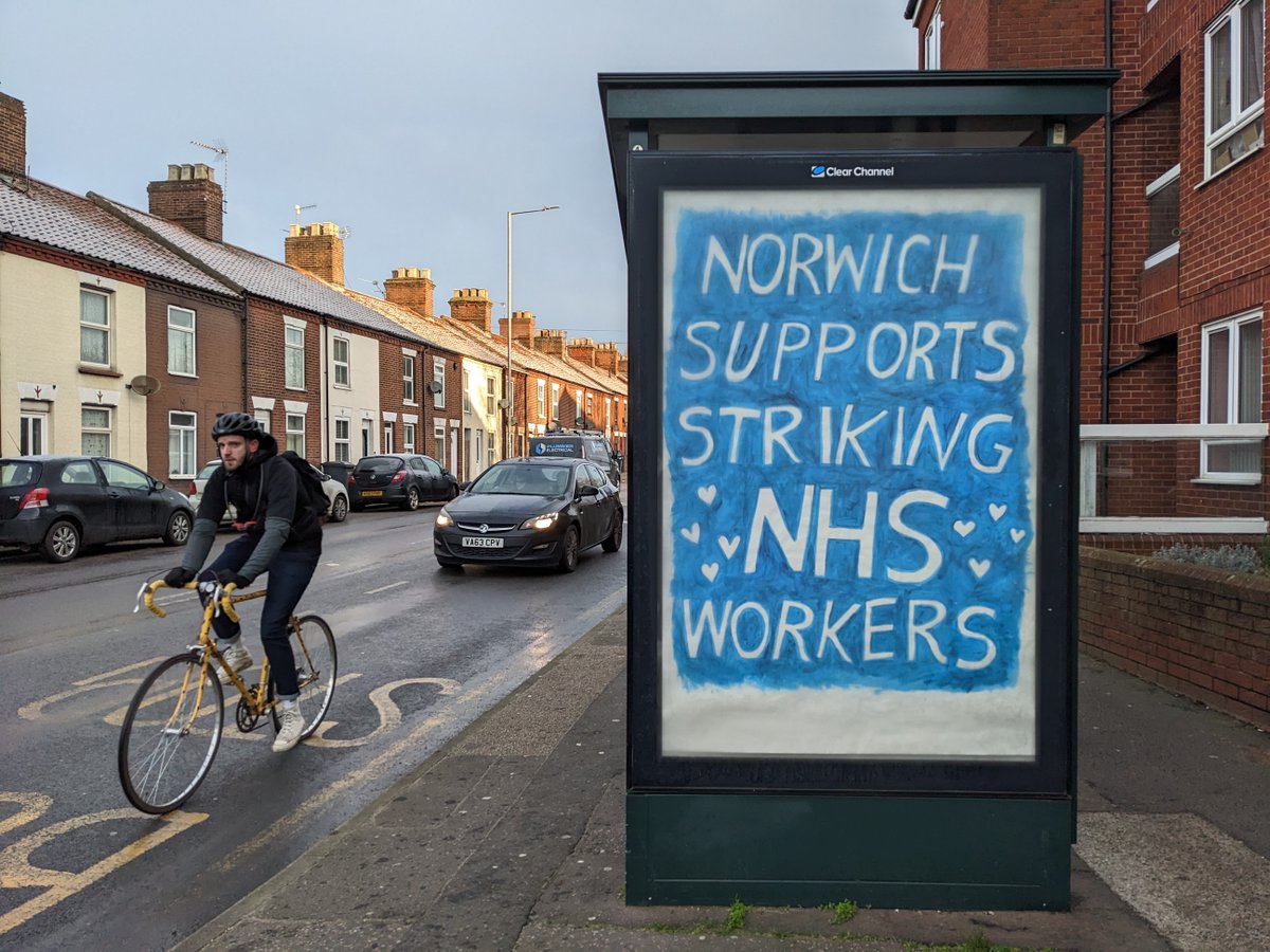 Wonderful to see ad spaces being used for expressions of solidarity with our nurses.

 💙💙💙

#nursesstrike #RCNstrike #supportournurses
@theRCN @GMB_union