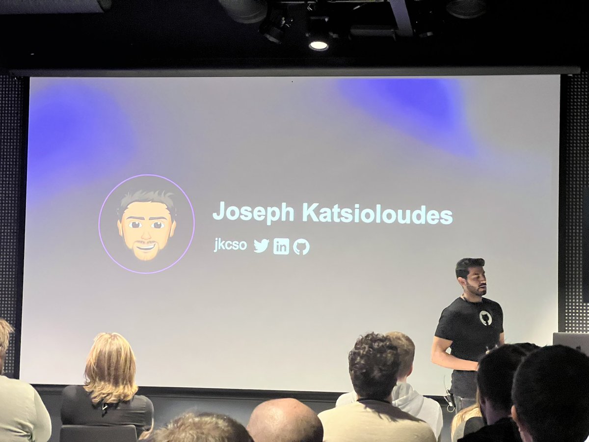 Chris_L_Ayers's tweet image. Amazing #codeql talk from @jkcso #github #ndcsecurity
