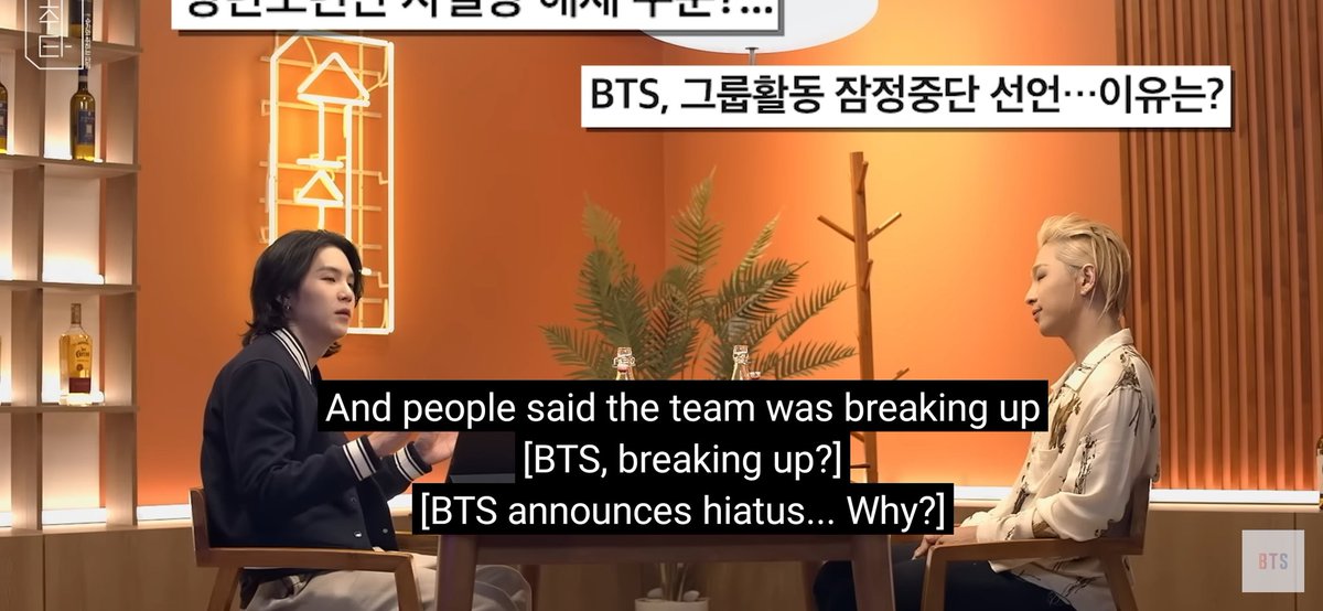 rapline_support's tweet photo. Como podemos perceber nessa sequência e no programa como um todo o Yoongi se sentiu muito confortável para conversar de vários assuntos com o Taeyang, que é um veterano na indústria e uma pessoa com o qual alguns dos nossos meninos já deixaram público que gostariam de colaborar. https://t.co/1XvKdzgbSx