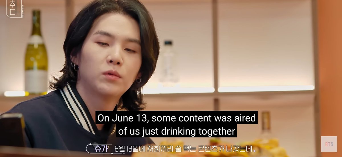 rapline_support's tweet photo. Como podemos perceber nessa sequência e no programa como um todo o Yoongi se sentiu muito confortável para conversar de vários assuntos com o Taeyang, que é um veterano na indústria e uma pessoa com o qual alguns dos nossos meninos já deixaram público que gostariam de colaborar. https://t.co/1XvKdzgbSx