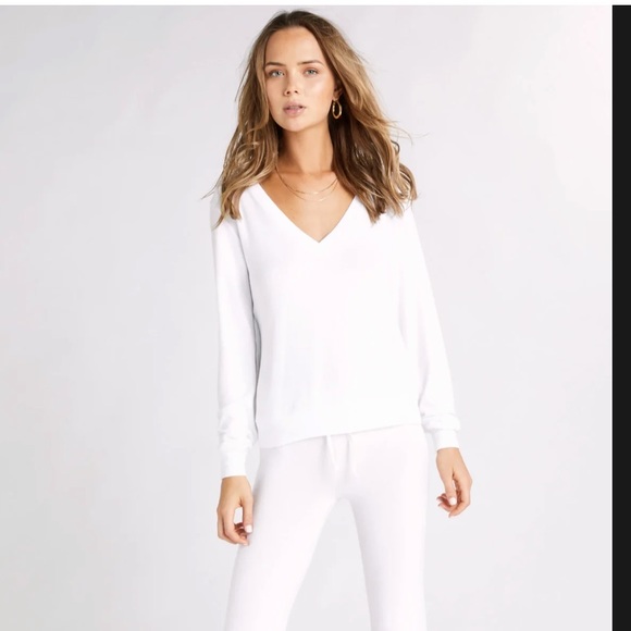 PJDoyleWilliam1's tweet photo. So good I had to share! Check out all the items I'm loving on @Poshmarkapp #poshmark #fashion #style #shopmycloset #michaelmichaelkors #aureus #wildfox: https://t.co/in2YPWZVcE https://t.co/6v5oFiEsC2