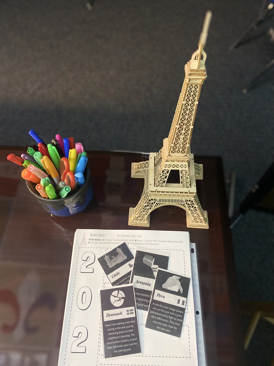 NewCaneyHS's tweet photo. Students in Ms. Baralt's French class studied different traditions and celebrations around the world, and then collaborated to compare traditions between US and France! #ncisd #ExpectExcellenceNCHS #NCHS_Eagles #multilingual #ncisdmultilingual #ncisdlote @MultiNCISD https://t.co/qcA2MloWPt