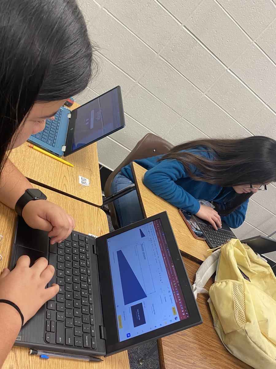 NewCaneyHS's tweet photo. Students in Ms. Baralt's French class studied different traditions and celebrations around the world, and then collaborated to compare traditions between US and France! #ncisd #ExpectExcellenceNCHS #NCHS_Eagles #multilingual #ncisdmultilingual #ncisdlote @MultiNCISD https://t.co/qcA2MloWPt